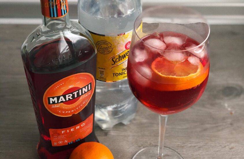 Martini “Fiero” mit Tonic