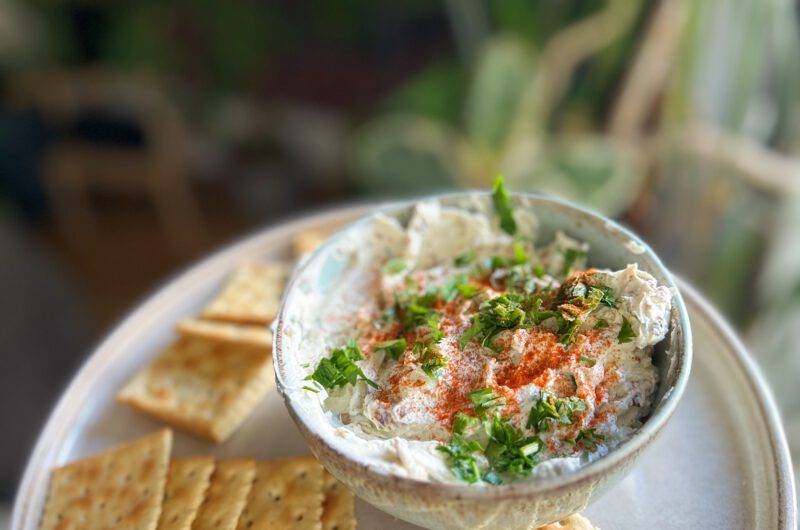 Dip mit karamellisierten Zwiebeln