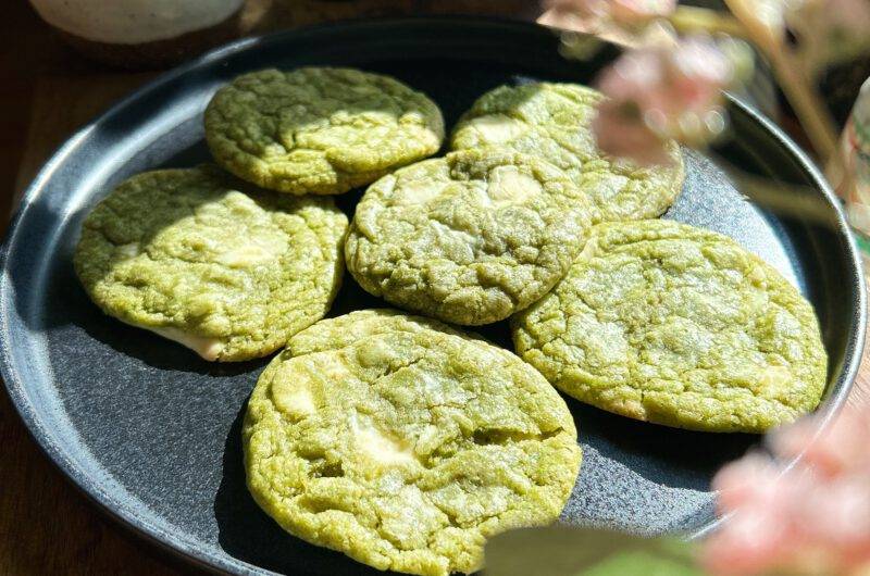 Matcha Kekse mit weißer Schokolade