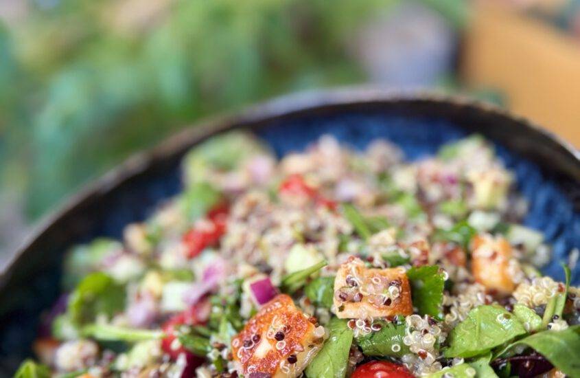 Sommersalat mit Halloumi