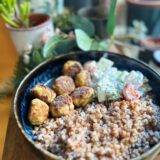 Hähnchenfrikadellen mit Buchweizen