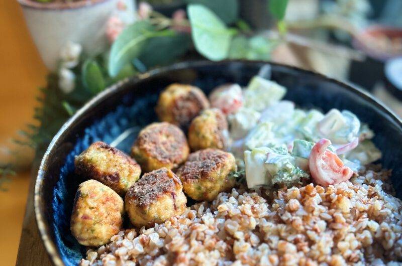 Hähnchenfrikadellen mit Buchweizen