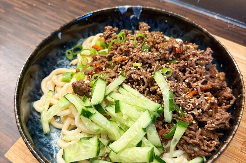 Udon-Nudeln mit Rinderhack & Tofu